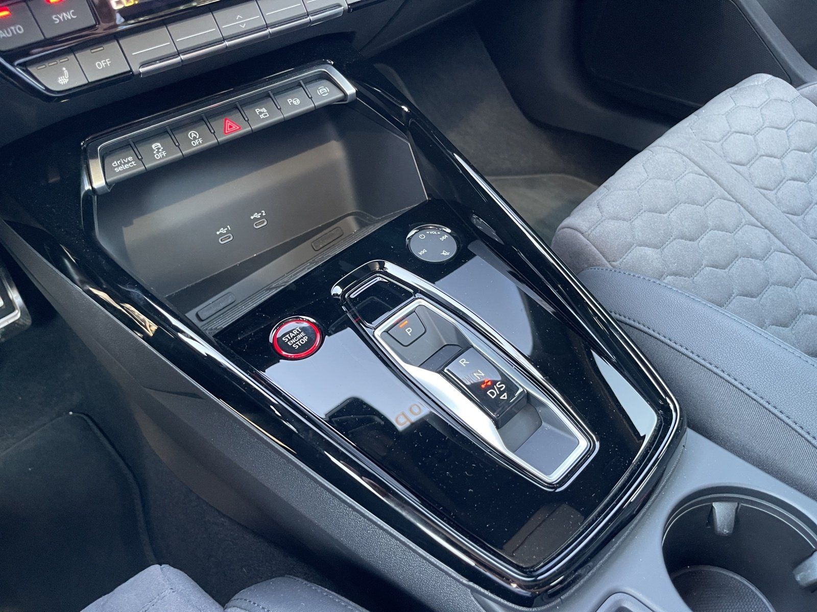 Fahrzeugabbildung Audi RS 3 Limousine 2.5 quattro Vmax 280, RS-Sportabg