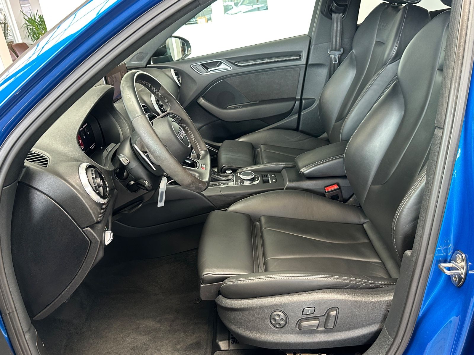 Audi RS 3 Lim. 2.5 TFSI quattro,RFK,B&O,KAMERA,GARANT foto 21