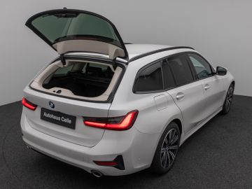 Fahrzeugabbildung BMW 320d xD SportLine HUD DAB 360°Stop&Go Alarm AHK