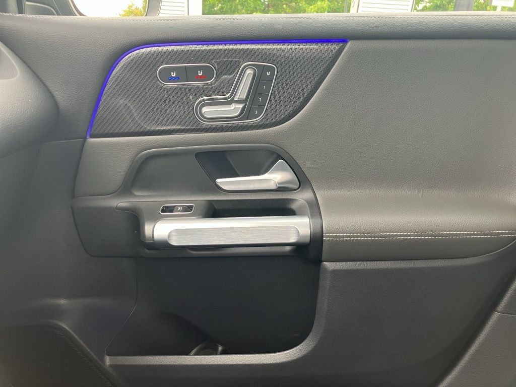 Fahrzeugabbildung Mercedes-Benz GLB 250 4MATIC AMG*Night*Distr*Navi*Sitzkl.*360°
