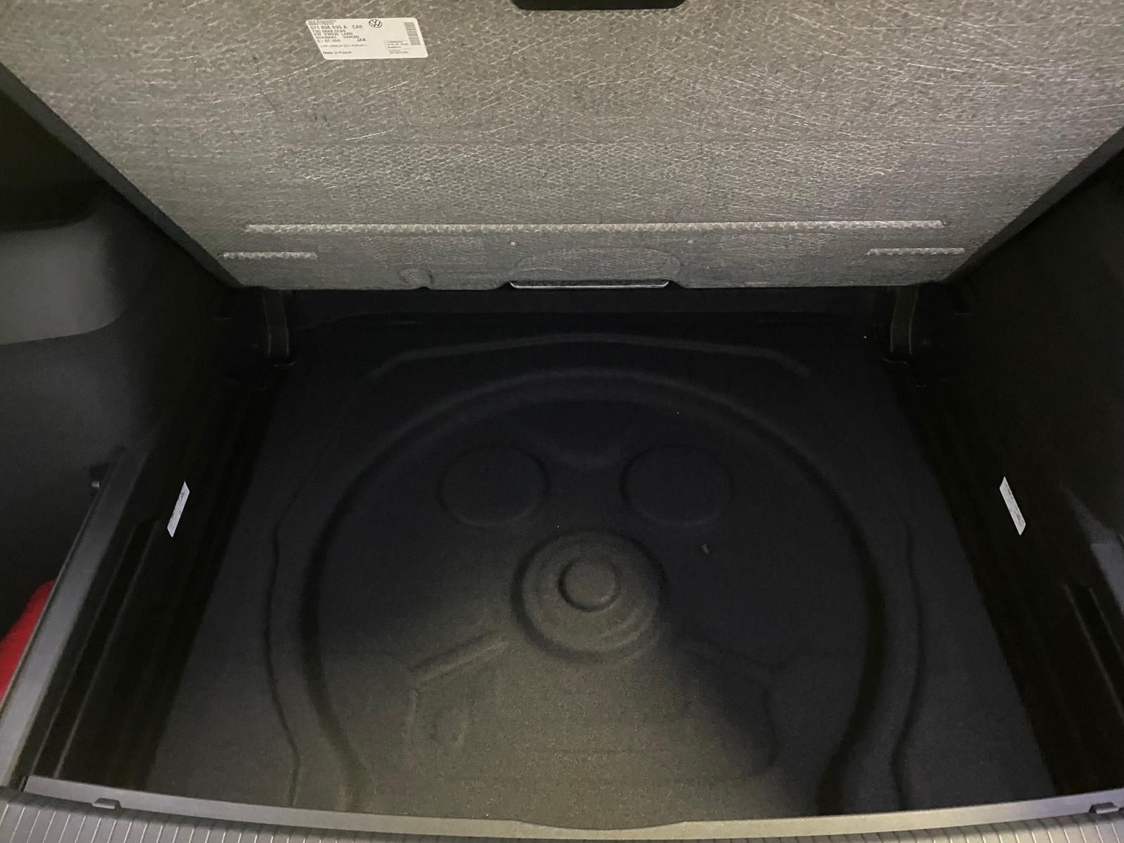Fahrzeugabbildung Volkswagen Tiguan 1.5 eTSI+Elegance+AHK+NAVI+360 KAMERA+HUD