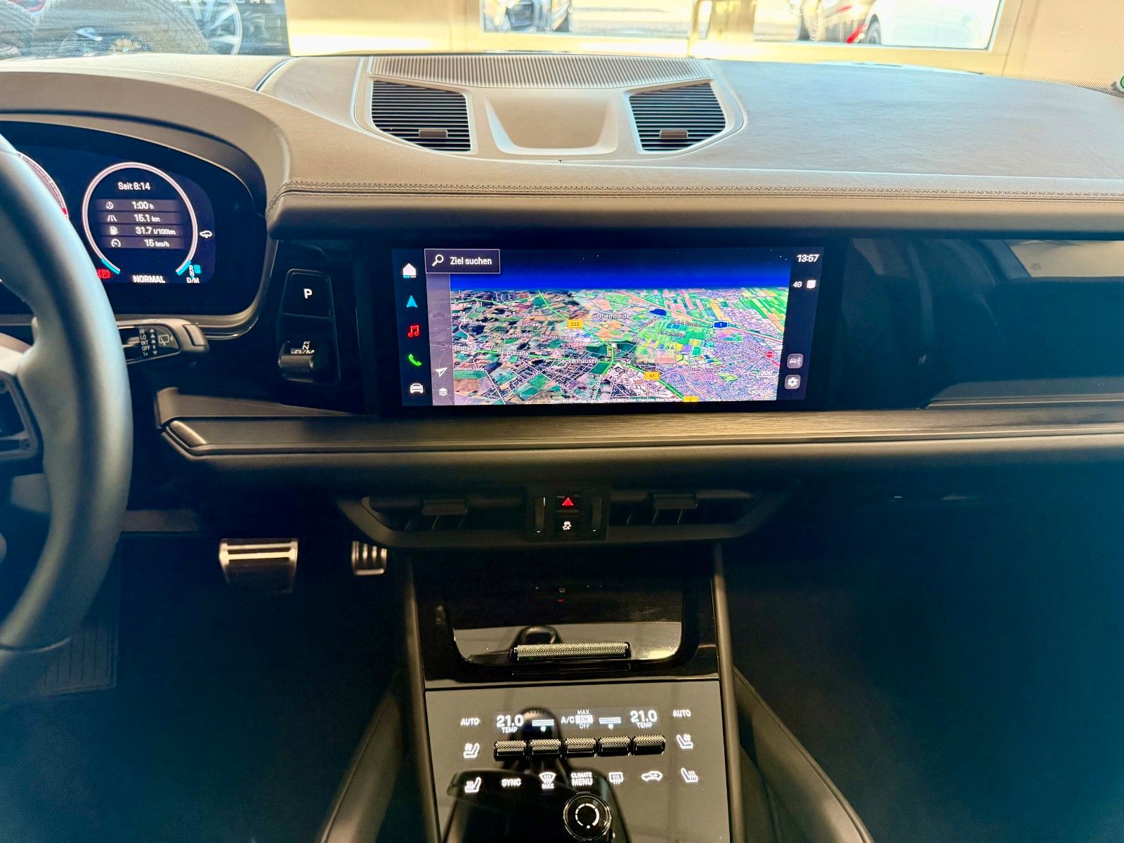 Fahrzeugabbildung Porsche Cayenne GTS SportDesign/Panorama/InnoDrive