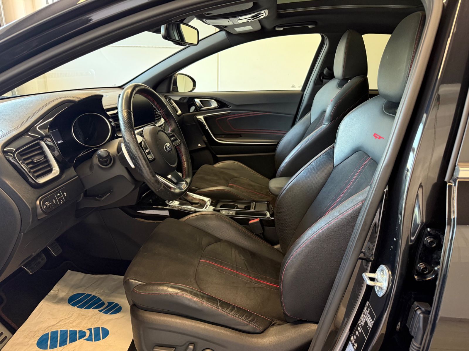 Fahrzeugabbildung Kia Ceed GT 1.6T GT DCT-Navi,Automatik,Klimaauto.