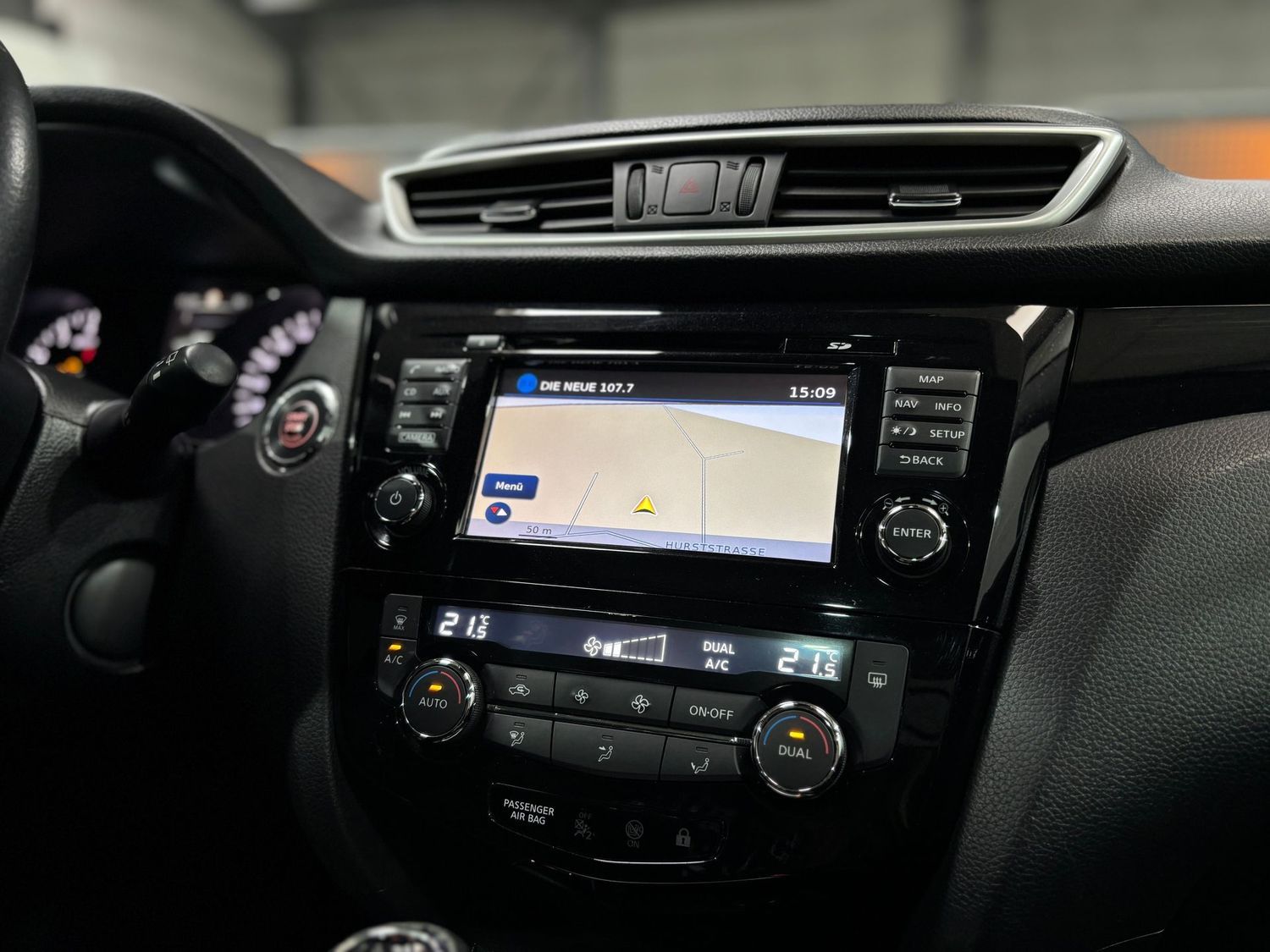 Fahrzeugabbildung Nissan Qashqai N-Vision#Kamera#Spur#Verkennung#Tempo