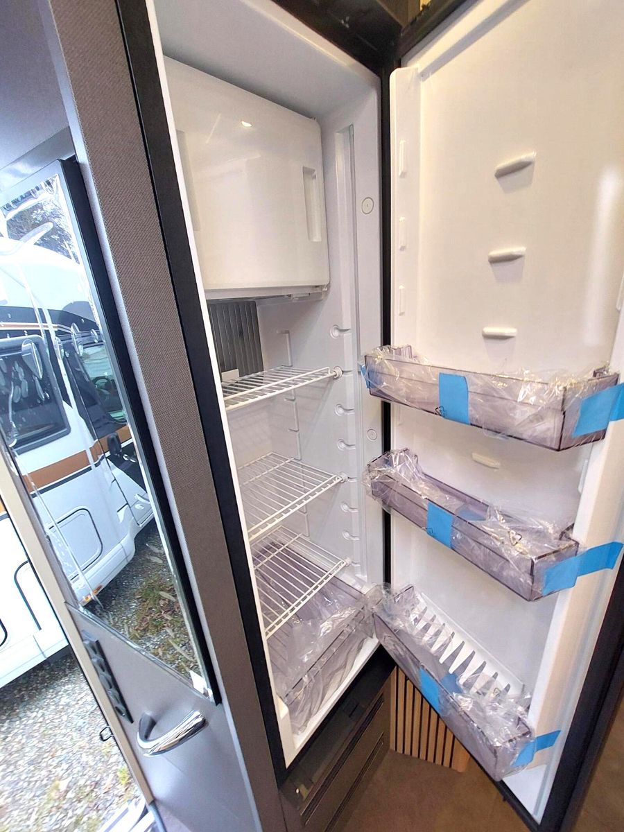 Fahrzeugabbildung Malibu I 470 RB LE K comfort Mercedes 2026 Assistenz