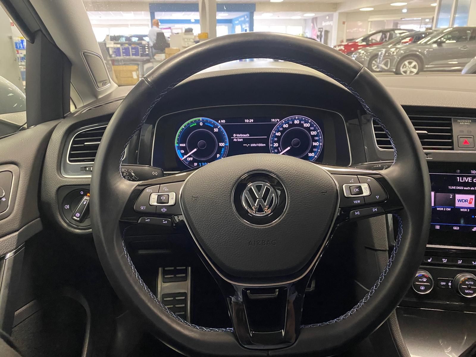 Fahrzeugabbildung Volkswagen Golf e-Golf Comfortline+ACC+RFK+NAVI+WÄRMEPUMPE