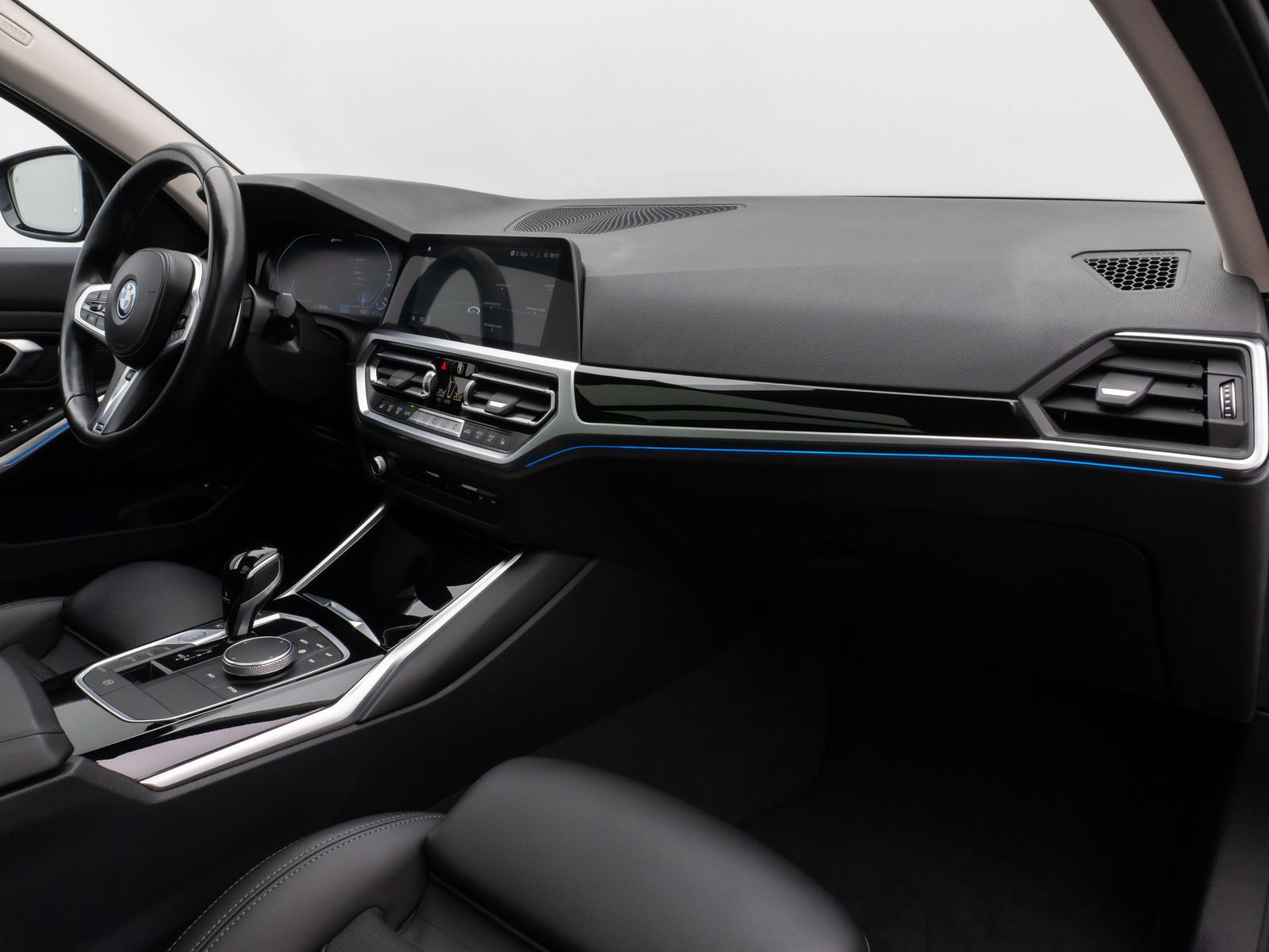 Fahrzeugabbildung BMW 330e xD SportLine Panorama Laser HUD DAB Komfort