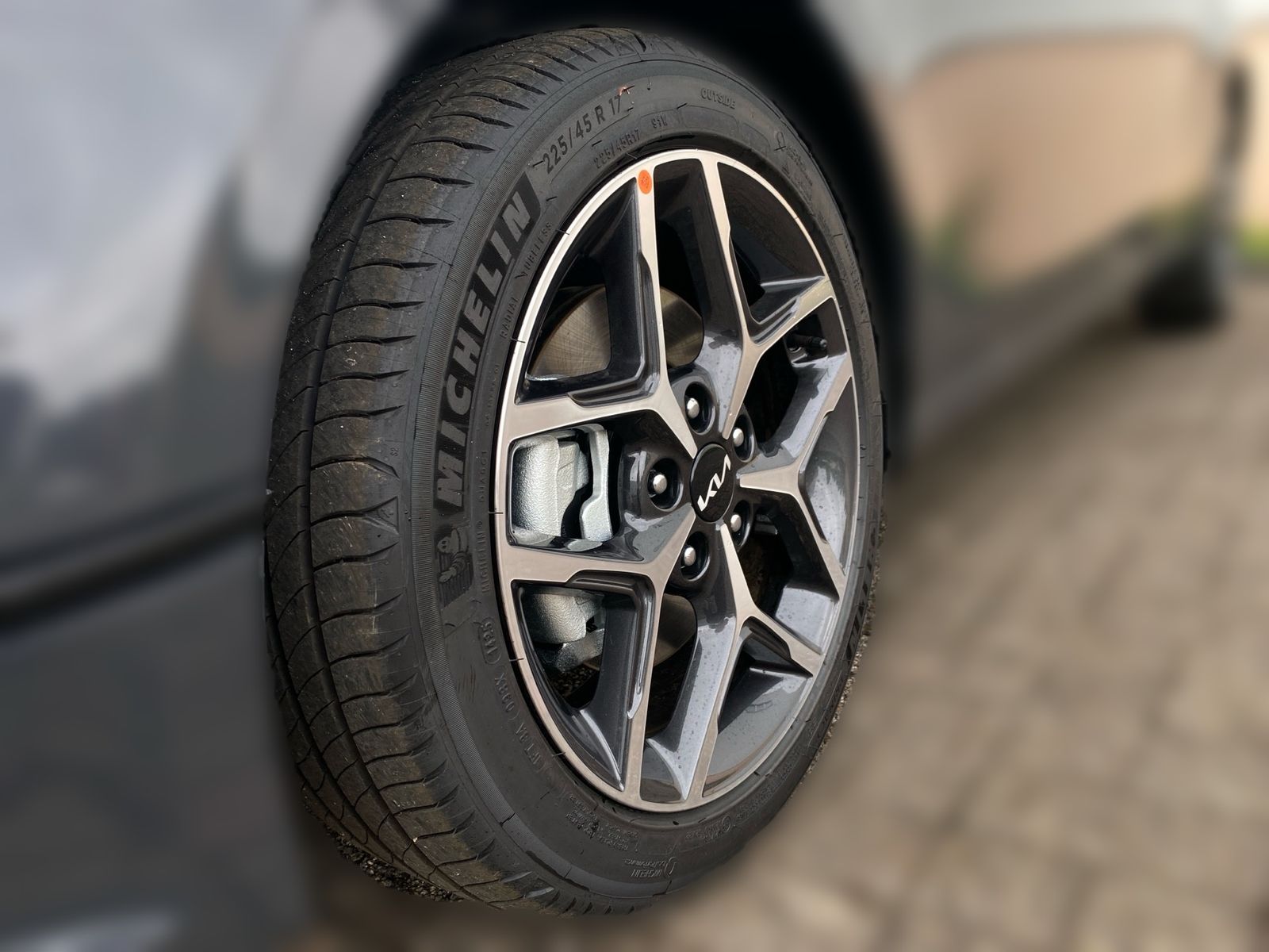 Fahrzeugabbildung Kia CEED_5 1.5T 48V DCT 140 ULTIMATE STY JBL