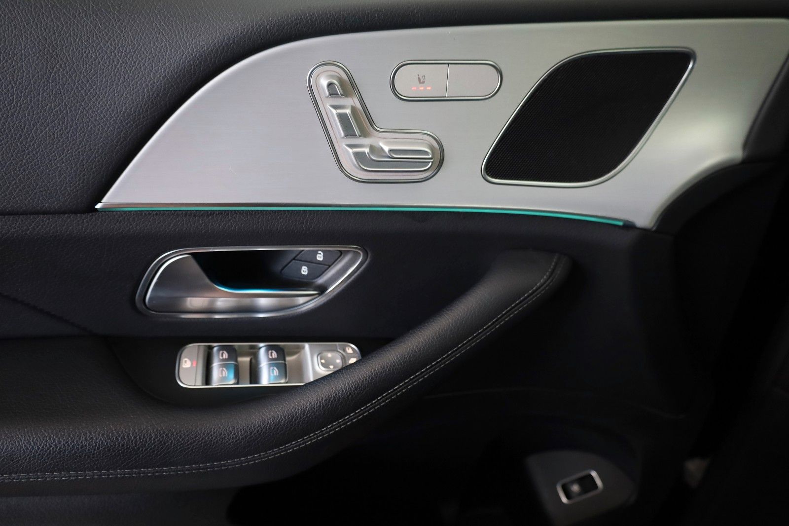 Fahrzeugabbildung Mercedes-Benz GLE 350de 4M Leder,Navi,LED,SH,Park Paket,360°
