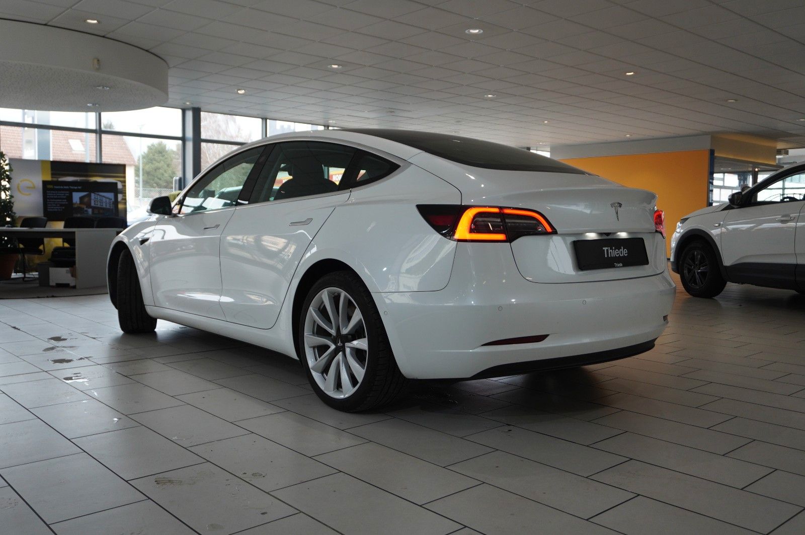 Fahrzeugabbildung Tesla Model 3 Standard Range Plus NAVI/KAMERA/SH/PANO