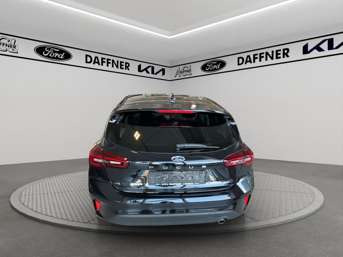 Fahrzeugabbildung Ford Focus Titanium MHEV VerkehrszeichERK PANO Kamera