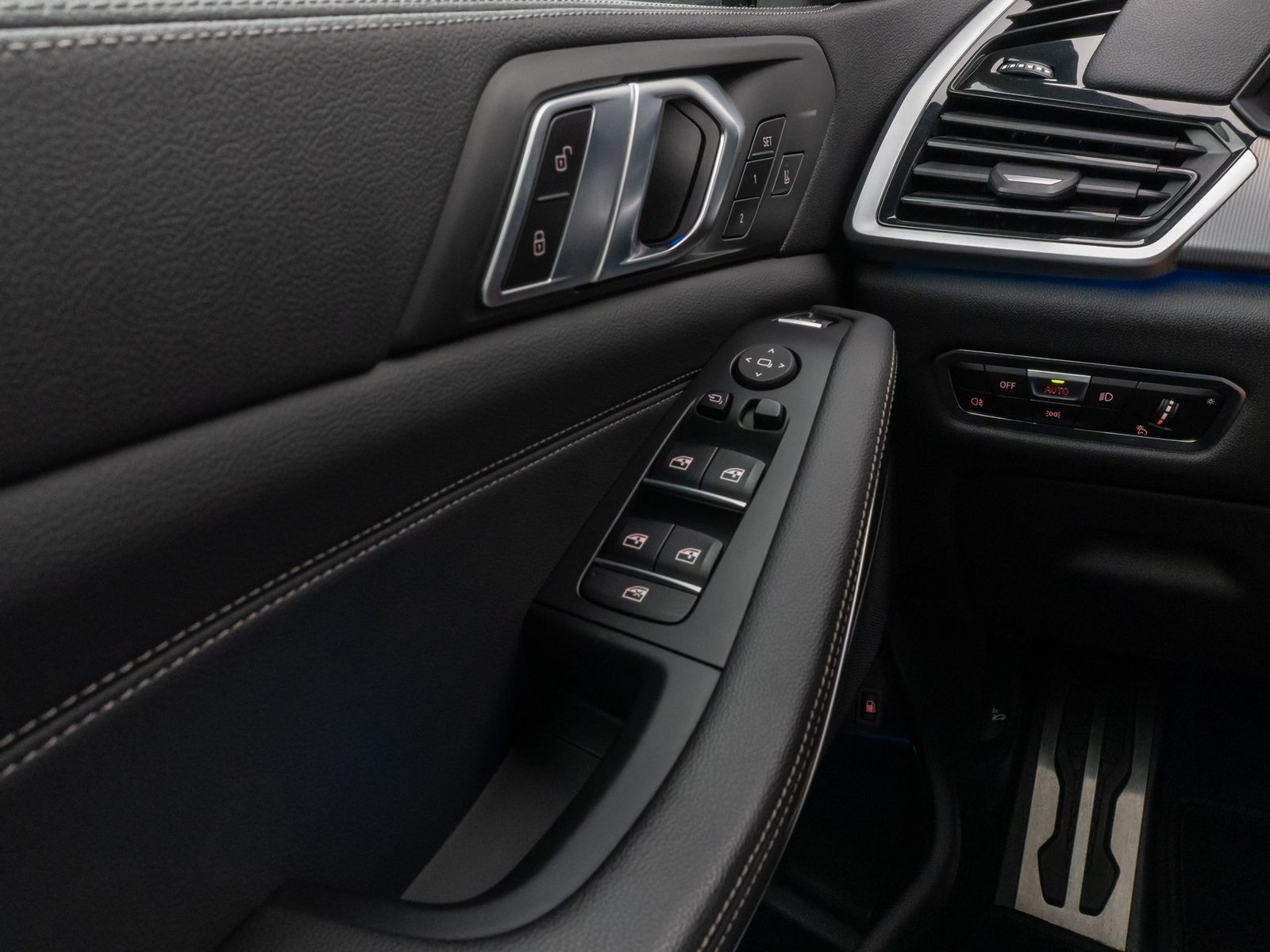 Fahrzeugabbildung BMW X5 xD45e M Sport Laser 360°HUD DAB HiFi SoftClos