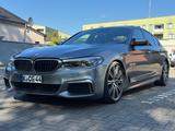 BMW M550i xDrive S-Dach/HUD/AHK/H+K/EU6/DE-Fahrzeug - BMW M550 mit Benzin-Antrieb: Limousine