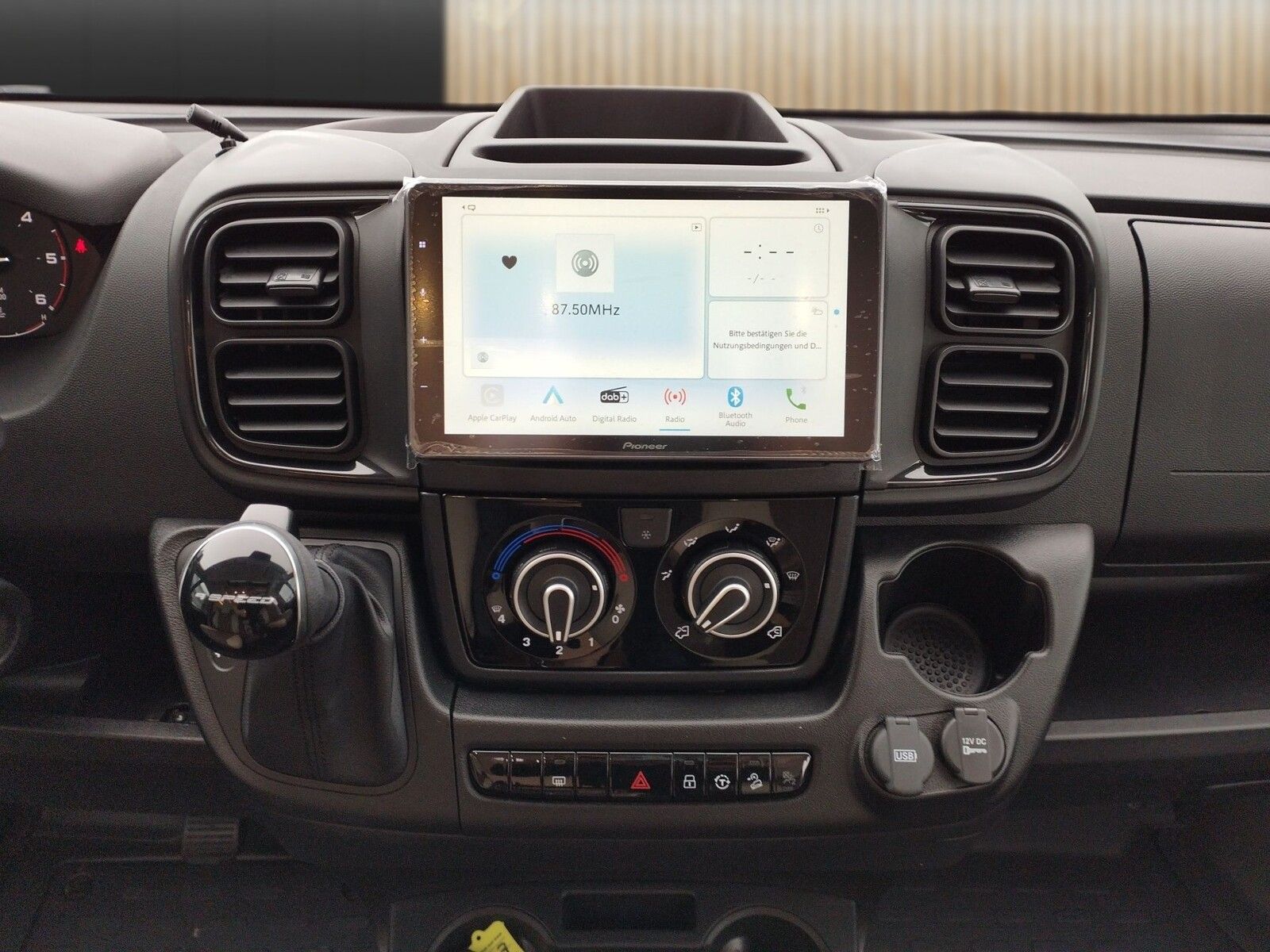 Fahrzeugabbildung Eura Mobil Van V 635 HB Captain-Chair-Sitze, Skyroof, RFK