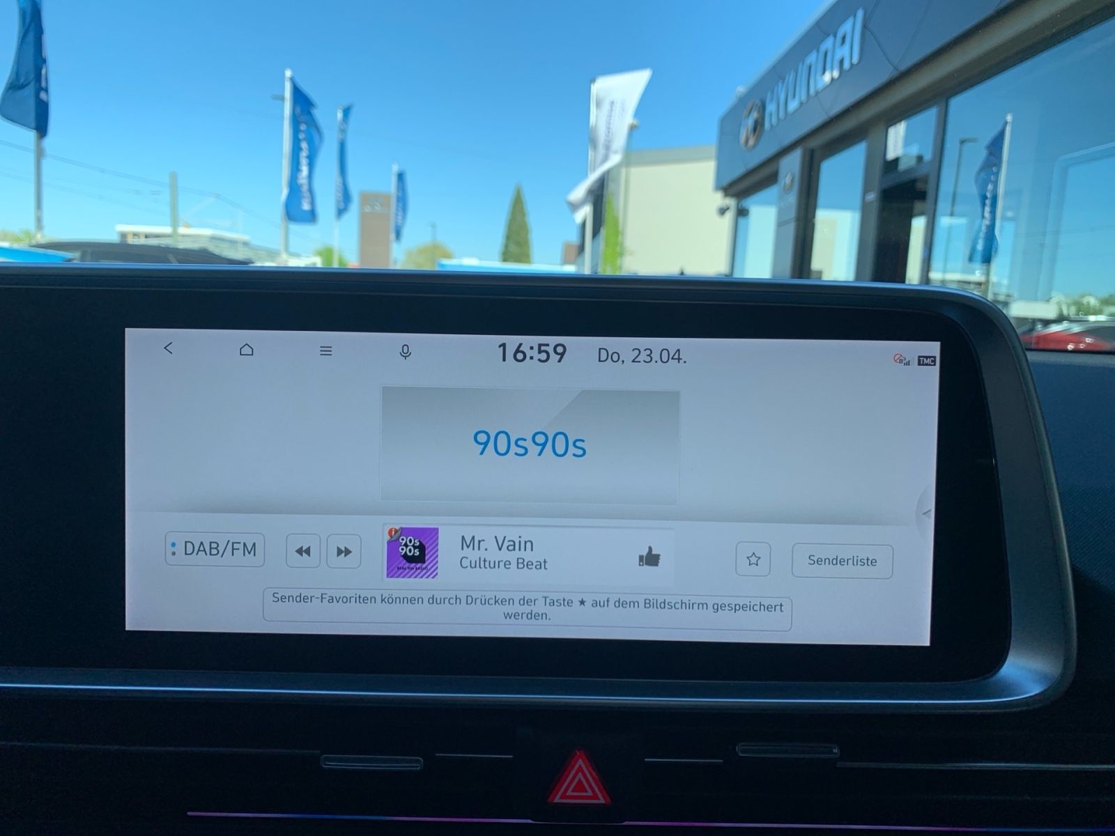 Fahrzeugabbildung Hyundai IONIQ 6 Uniq 77,4 kWh Elektro 4WD