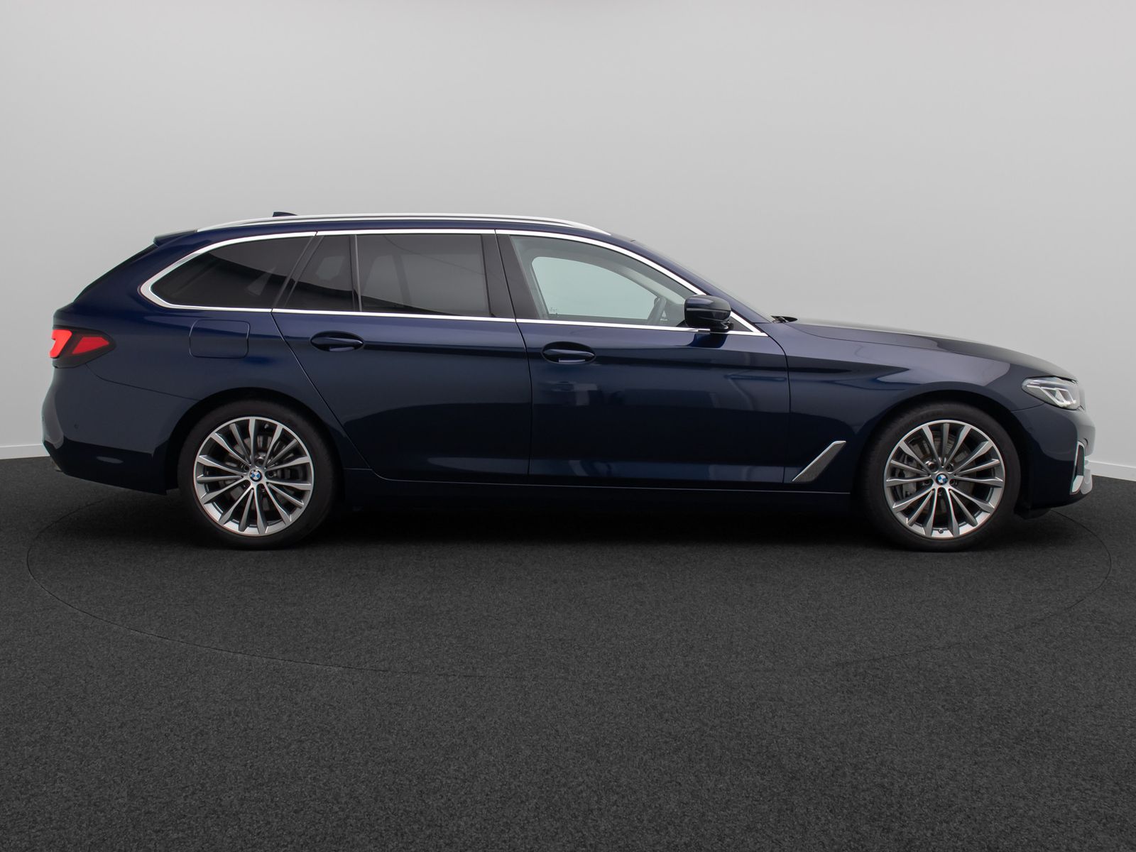 Fahrzeugabbildung BMW 530d xD Luxury Line ACC H/K AHK Panorama HUD 19"