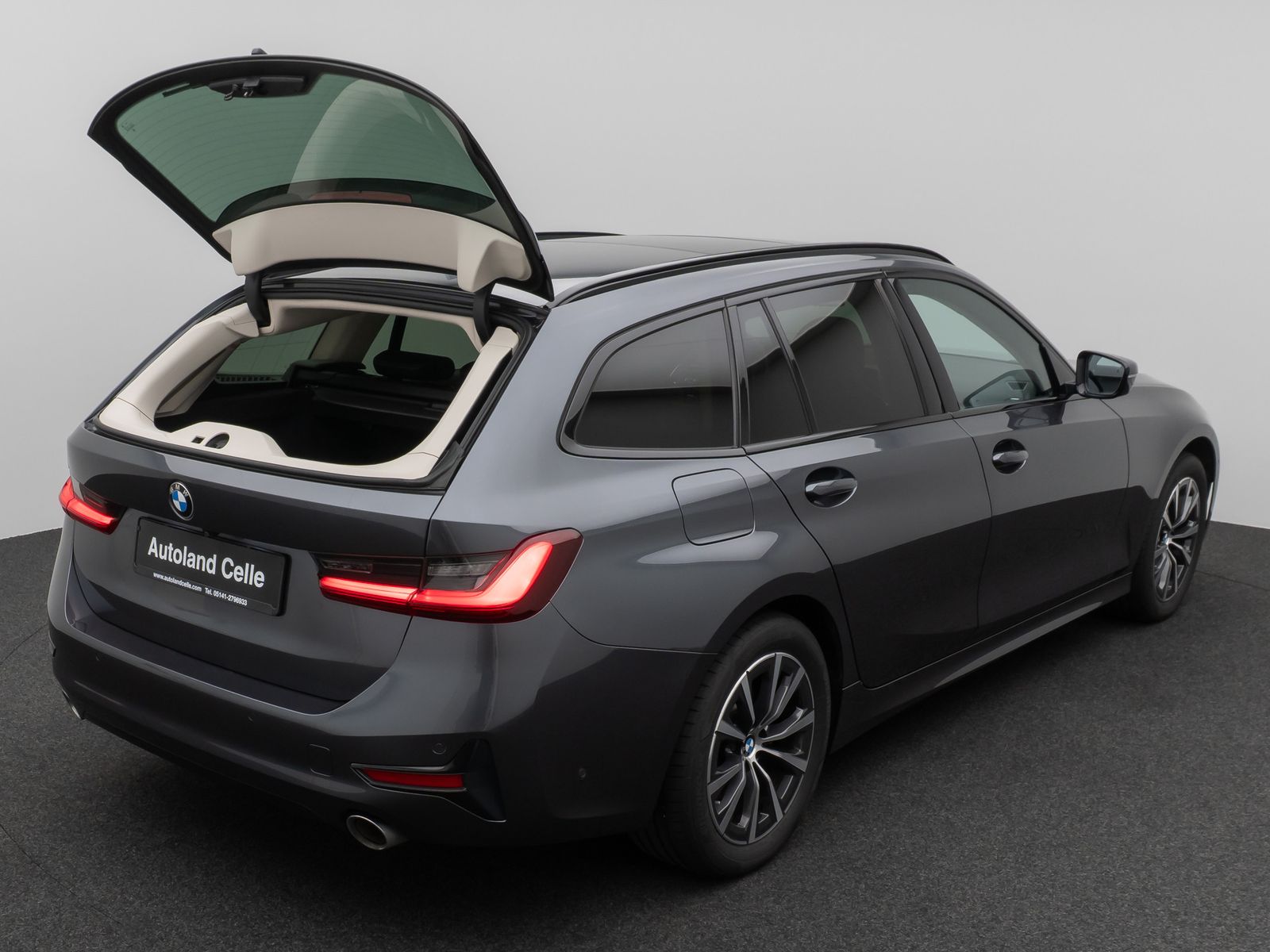 Fahrzeugabbildung BMW 330i xD SportLine Panorama Kamera Laser DAB HiFi