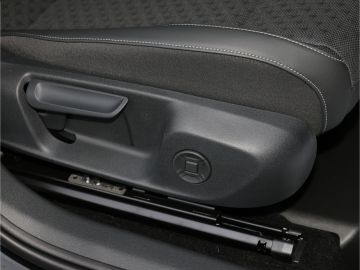 Volkswagen T-Roc R-Line 1.5 eTSI DSG AHK Kamera LED