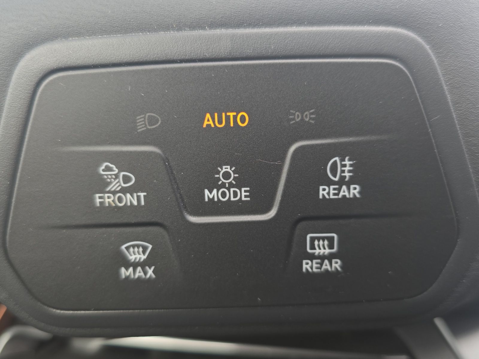 Fahrzeugabbildung CUPRA Born LED HUD RFK WÄRMEPUMPE SH ACC