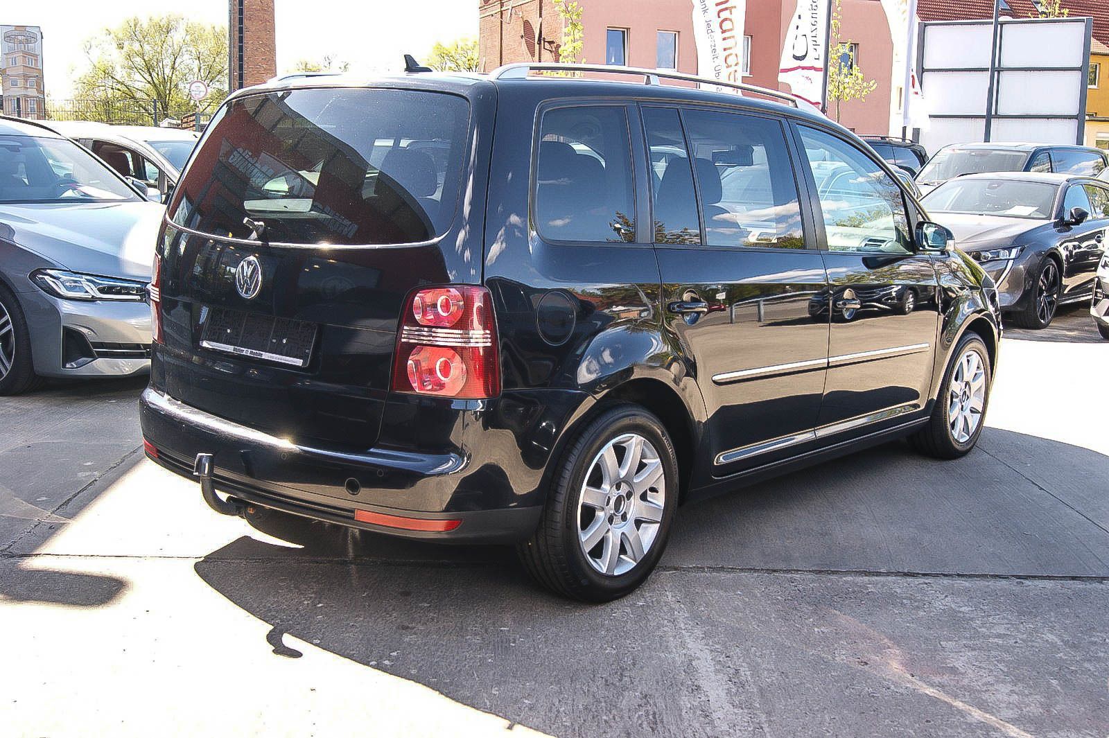Fahrzeugabbildung Volkswagen Touran 1.4TSI DSG Highline 7-SITZE