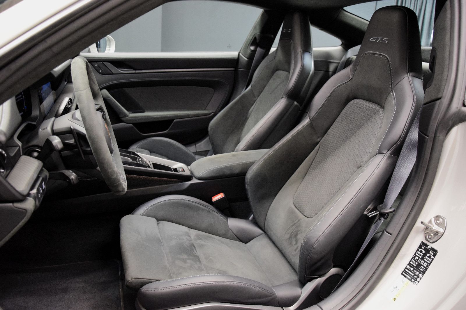 Fahrzeugabbildung Porsche 911 / 992.2 Carrera GTS T-Hybrid Lift Pano PDLS+
