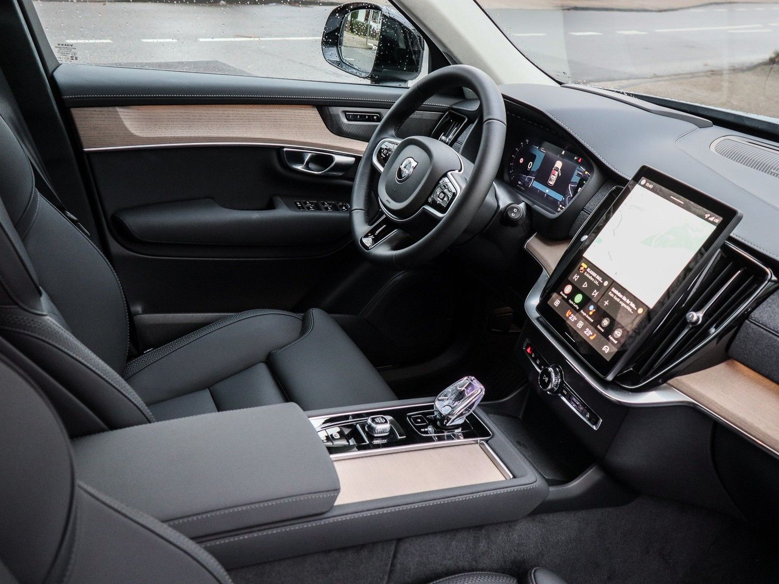Volvo XC90 T8 Ultra Dark Recharge Plug-In Hybrid AWD imagem 3