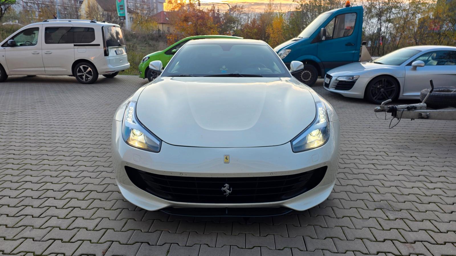 Ferrari GTC4Lusso 6.3 V12 LIFT PANO DISPLAY FULL SERVICE