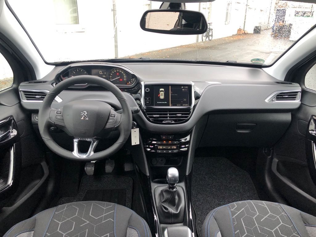 Fahrzeugabbildung Peugeot 2008 1.2  PT 110 Pano. Klimaauto.SHZ Notbremsass