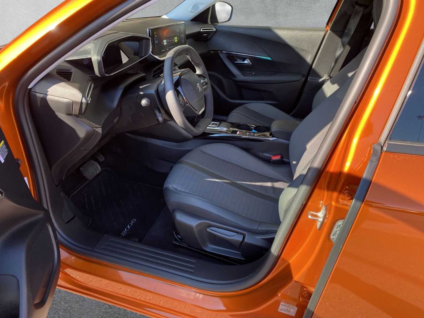 Fahrzeugabbildung Peugeot 2008 e- Allure Pack Elektromotor 136