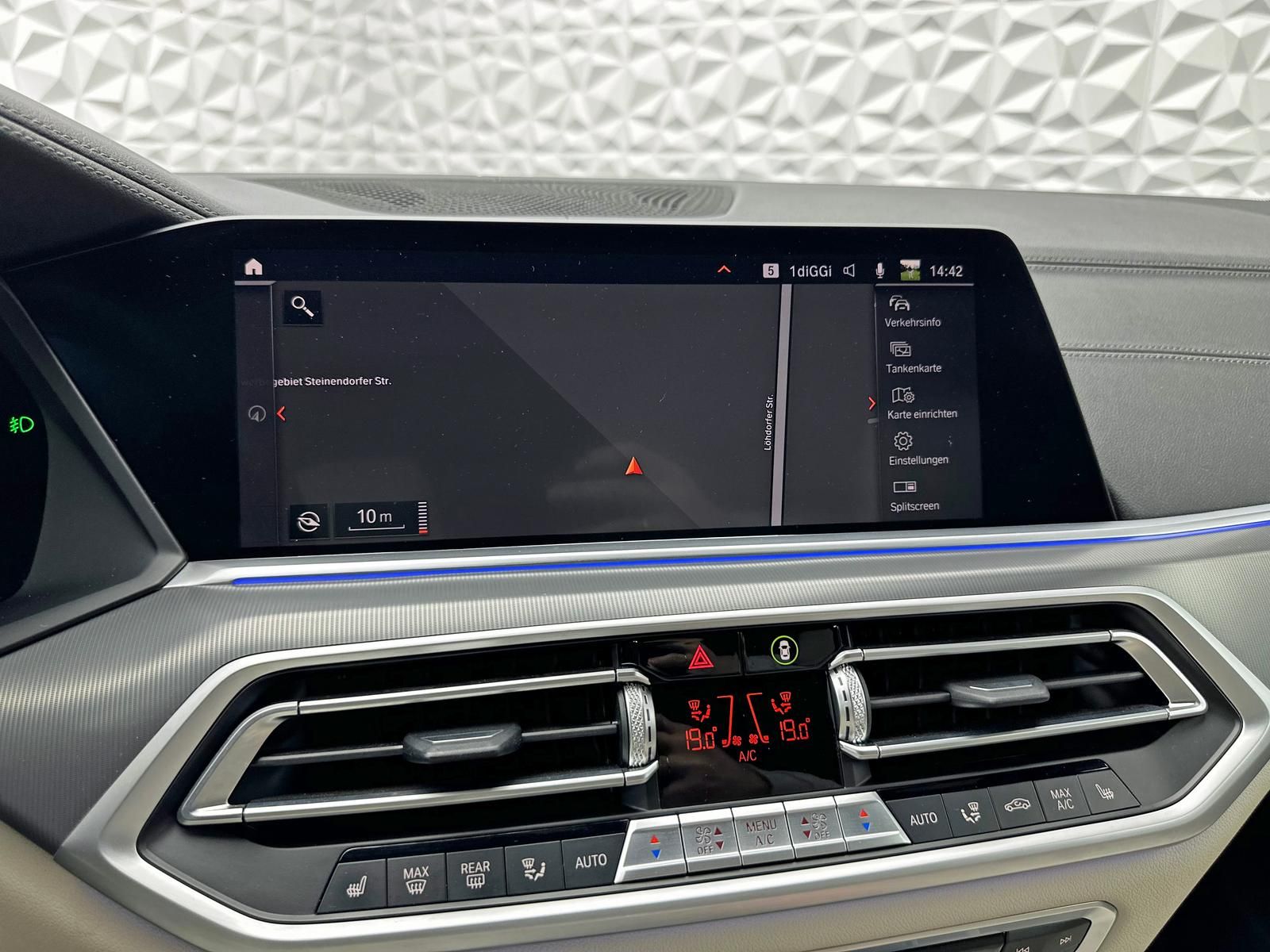 Fahrzeugabbildung BMW X5 30d M-PAKET/ACC/STHZG/H&K/AHK/HUD/INDIVIDUAL