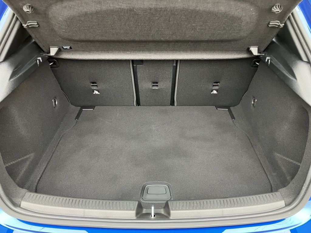 Fahrzeugabbildung Mercedes-Benz A 200 AMG*NIGHT*MULTIB*AHK*DISTR*TOTW*KEYL*KAM