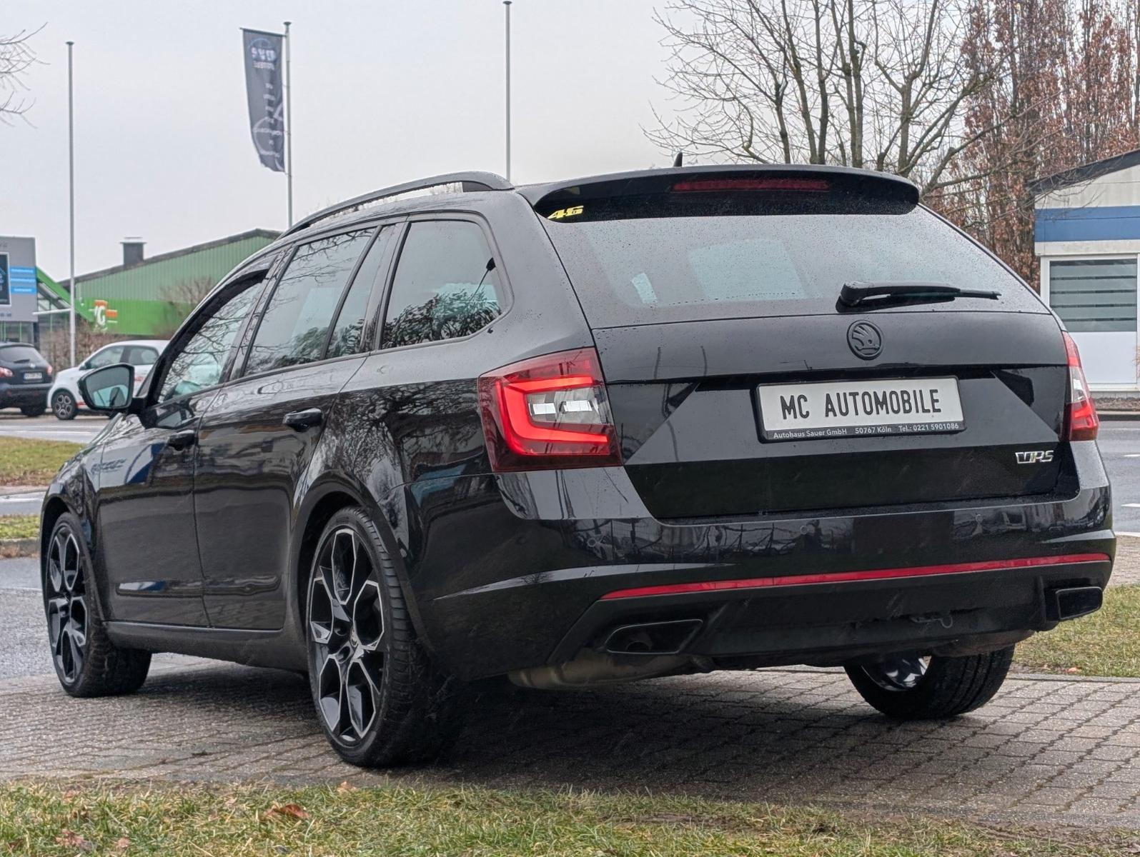 Skoda Octavia Combi RS 245*1-HAND*PDC*TEMPOMAT*XENON !