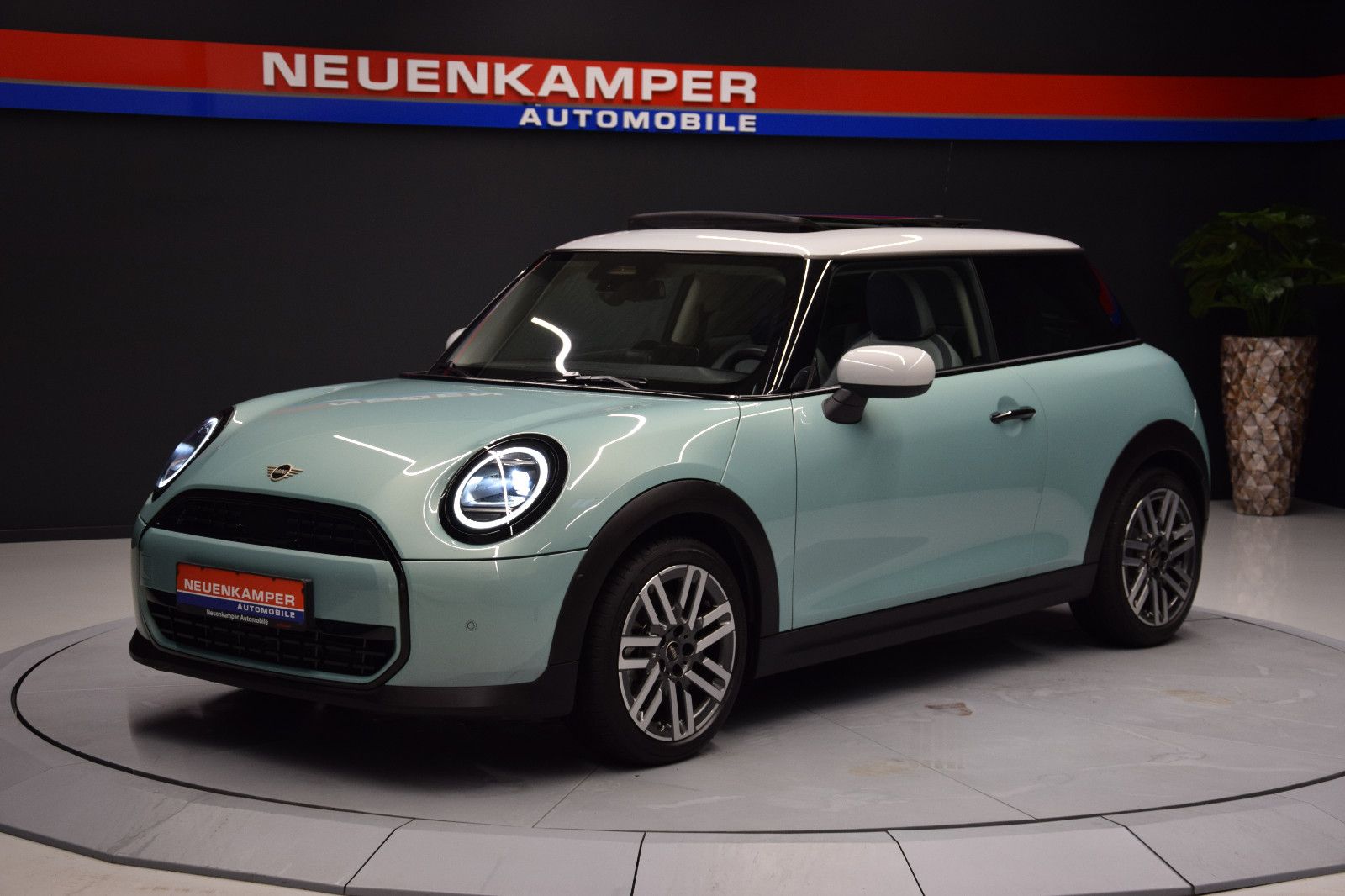 Fahrzeugabbildung MINI Cooper C Classic Trim Paket-M Pano HuD Kamera