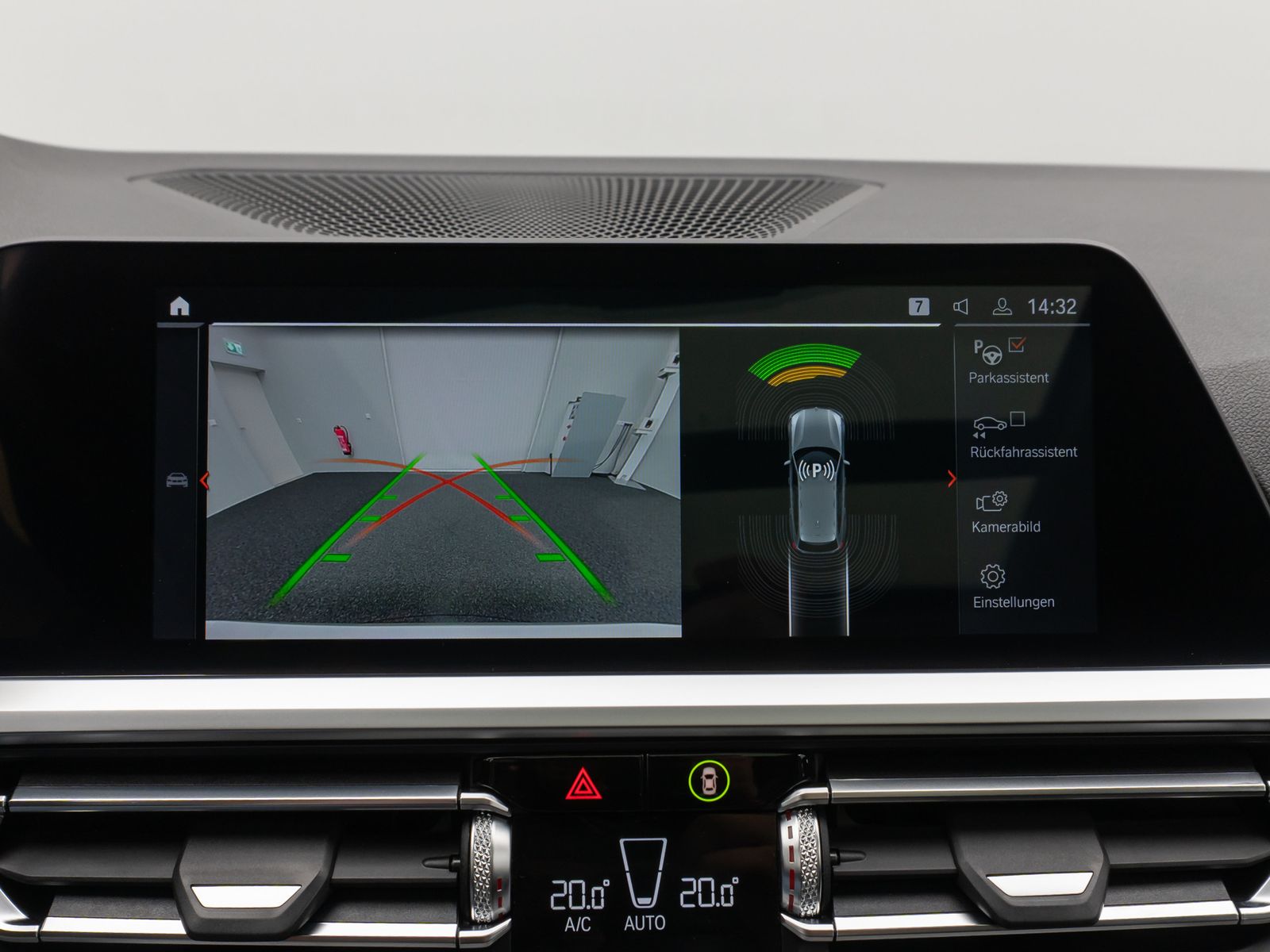 Fahrzeugabbildung BMW 330d xD Sport Line Kamera Panorama HUD DAB H/K