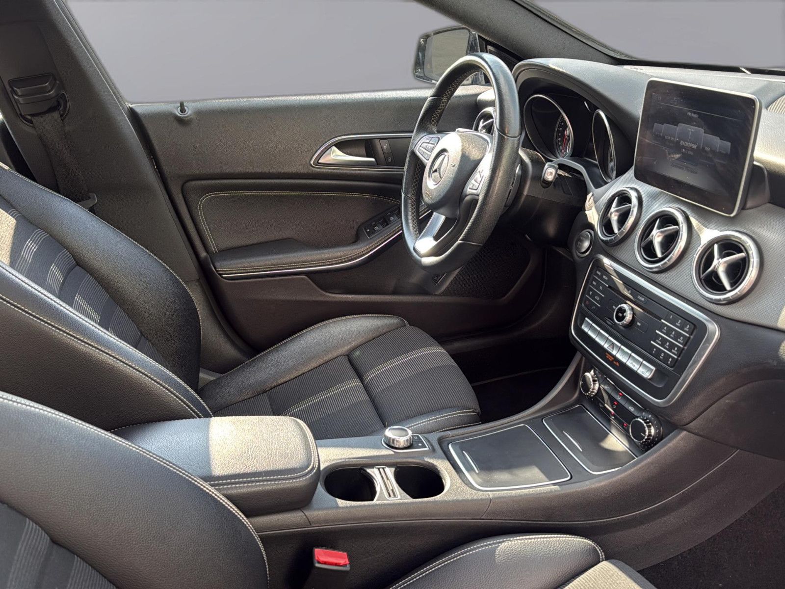 Fahrzeugabbildung Mercedes-Benz CLA Shooting Brake CLA 220 4Matic