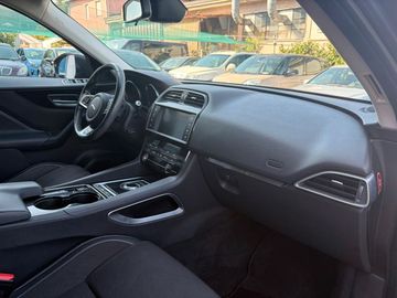 Jaguar F-Pace - 9