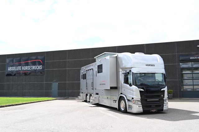 Scania P450 LIMITED 6 HORSES AND LIVING WITH DOUBLE POP