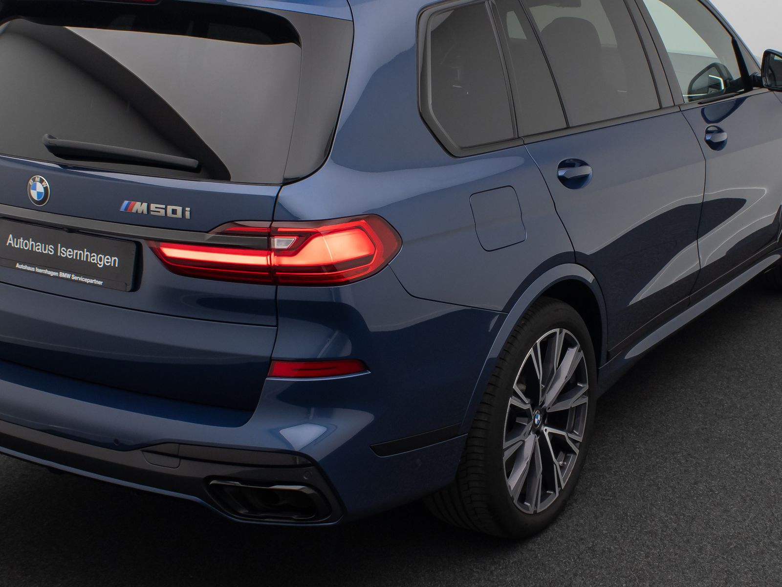 Fahrzeugabbildung BMW X7 M50i  Massage 360°B&W Laser DAB SkyLounge 22"