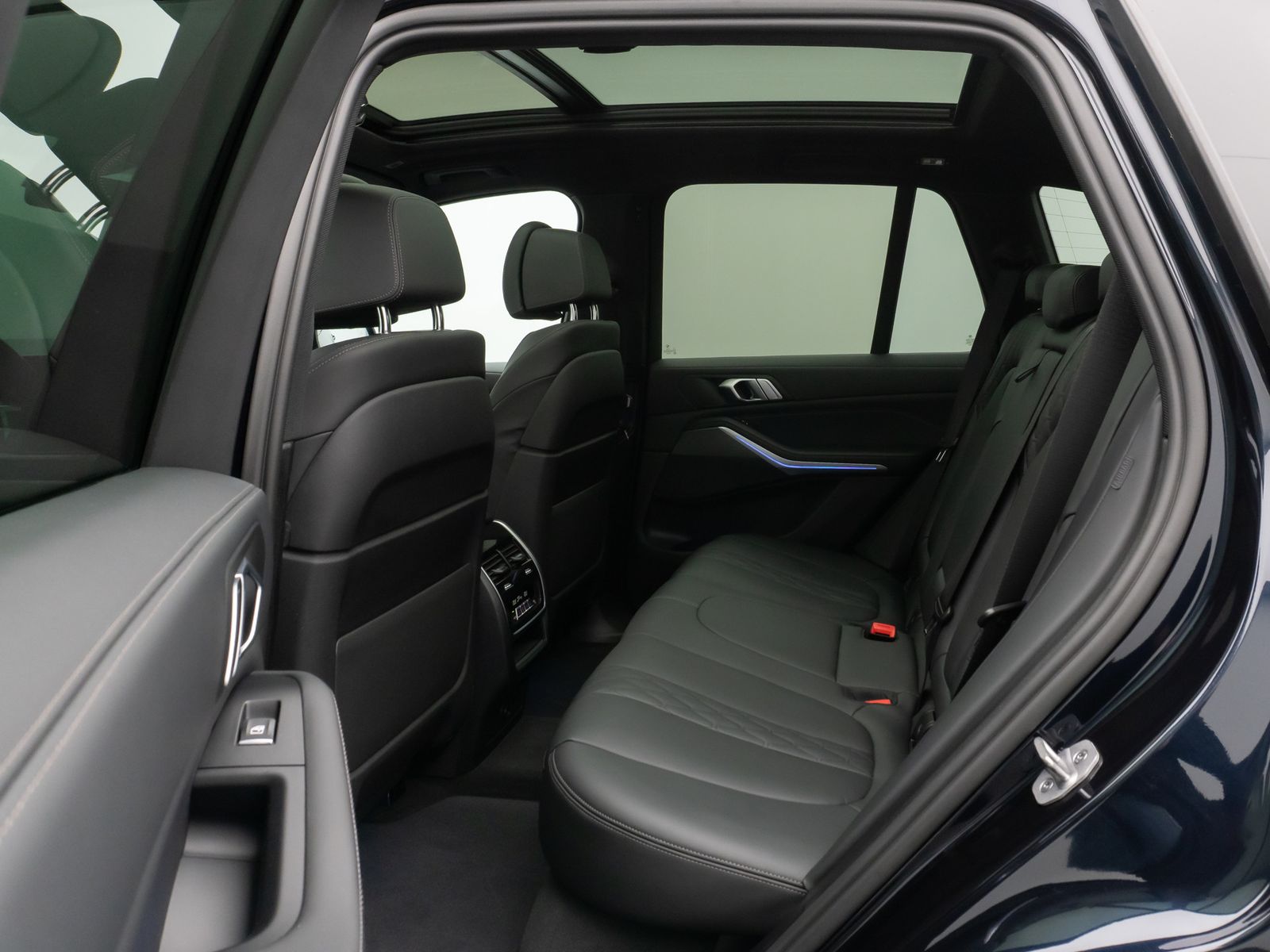 Fahrzeugabbildung BMW X5 xD40d M Sport Panorama Kamera HUD DAB Massage
