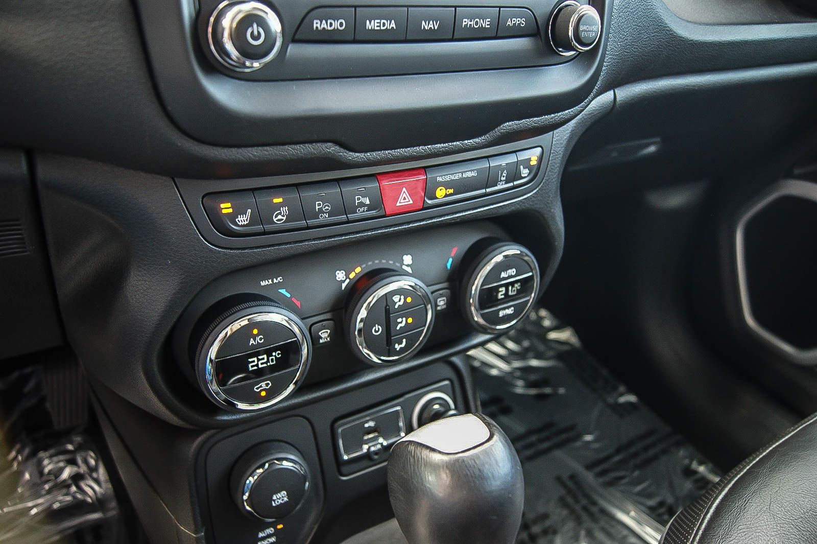 Fahrzeugabbildung Jeep Renegade Limited 4WD Auto LEDER NAVI KEYLESS PDC