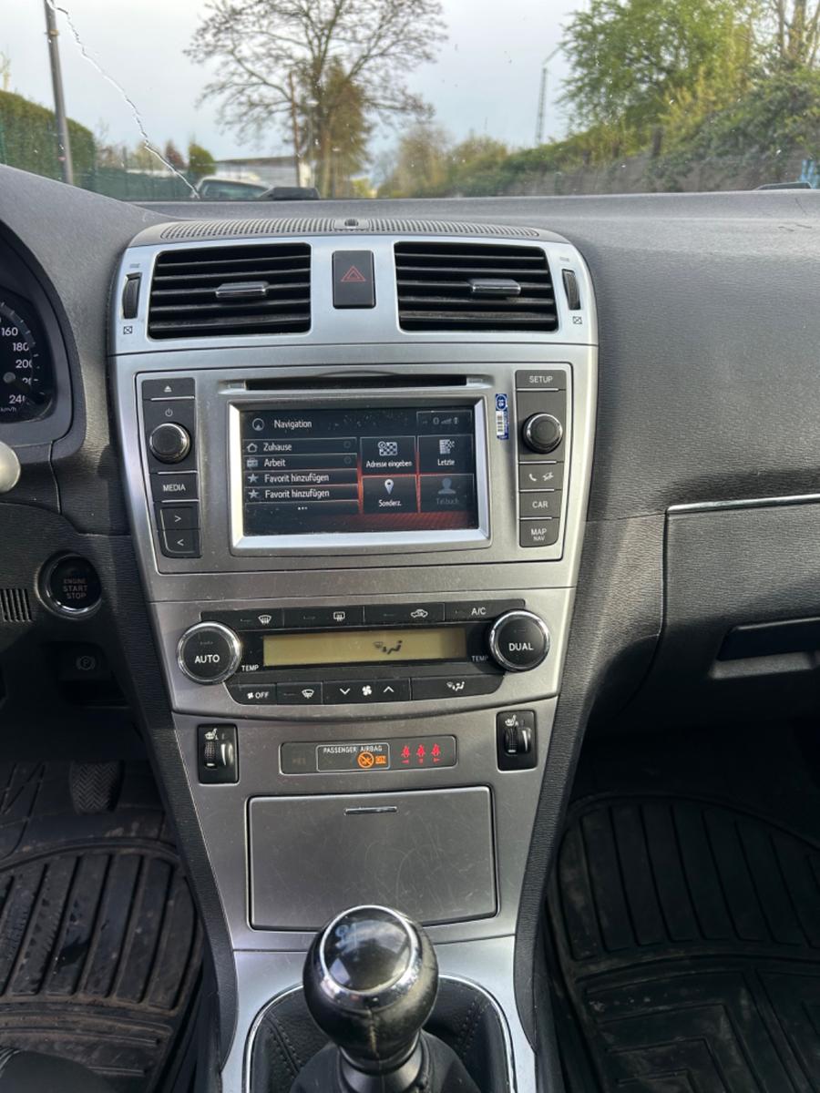 Toyota Avensis 2015 — photo 12