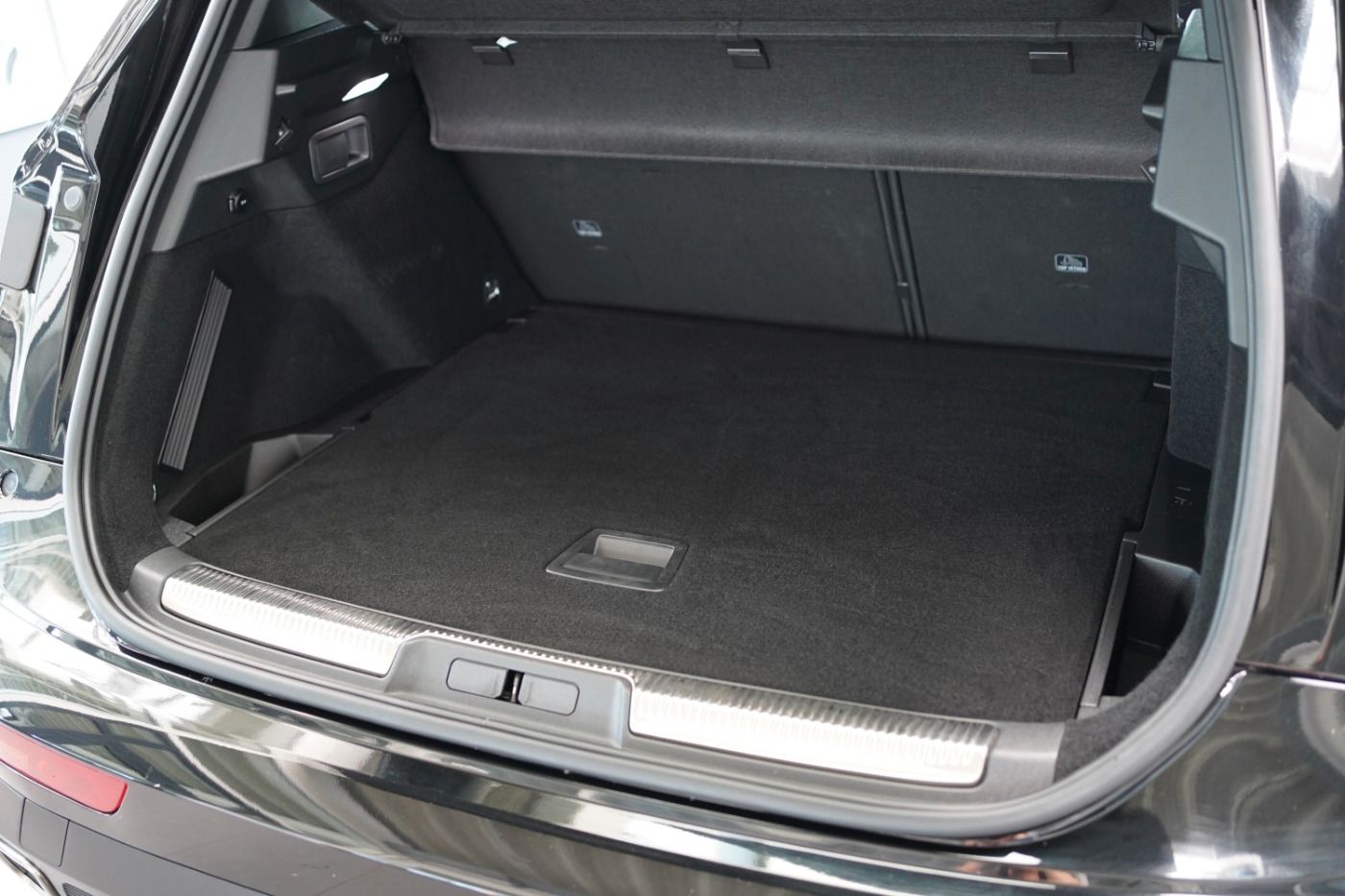 Fahrzeugabbildung DS Automobiles DS7 Crossback E-Tense 4x4 300 Anhängerkupplung