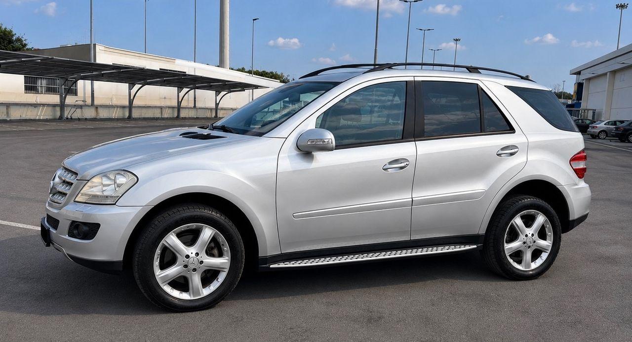 Mercedes-Benz ML280 2008 — rear view