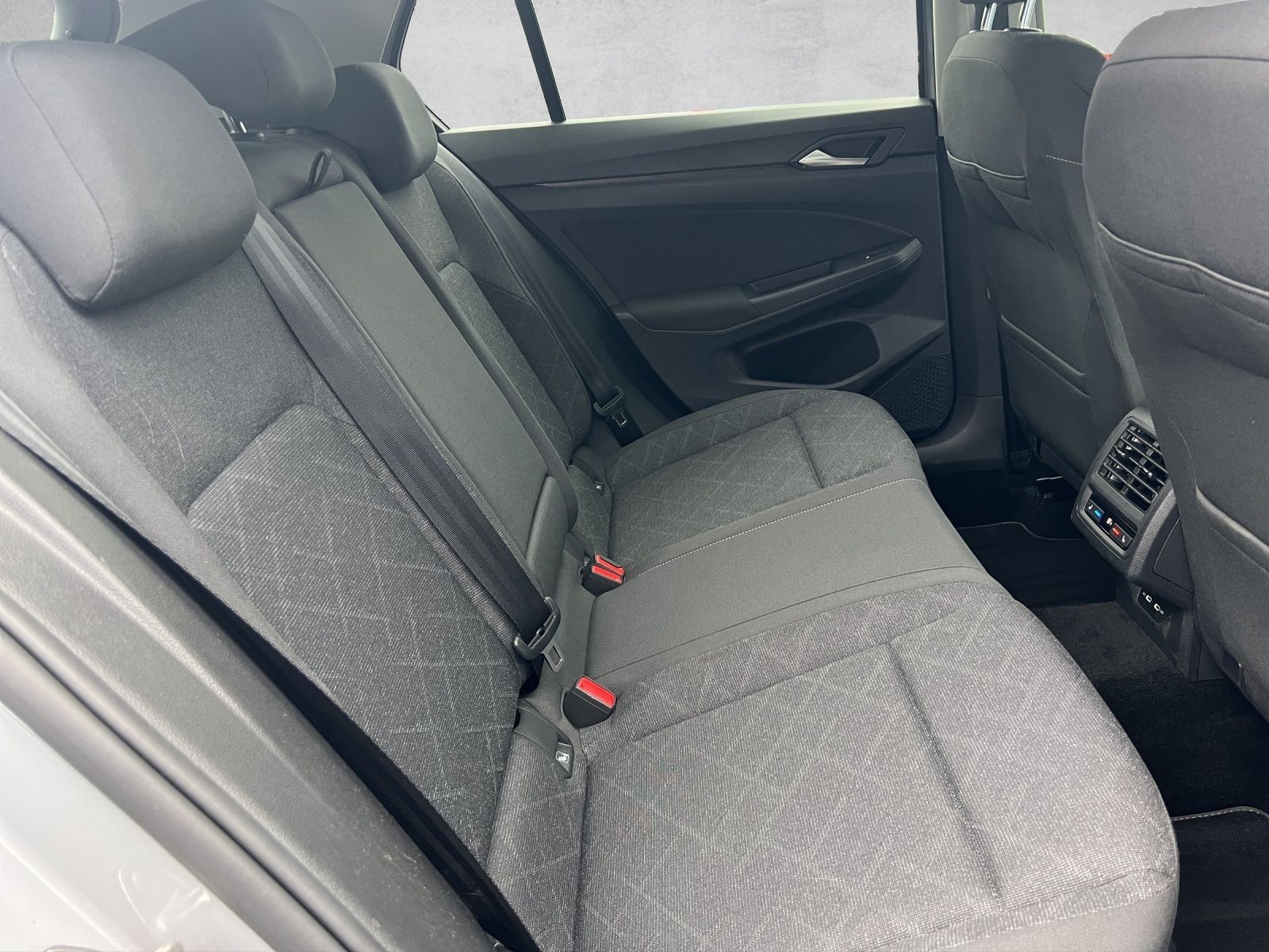 Golf VIII 1.0 eTSI DSG Navi*ACC*Standhzg.*LED