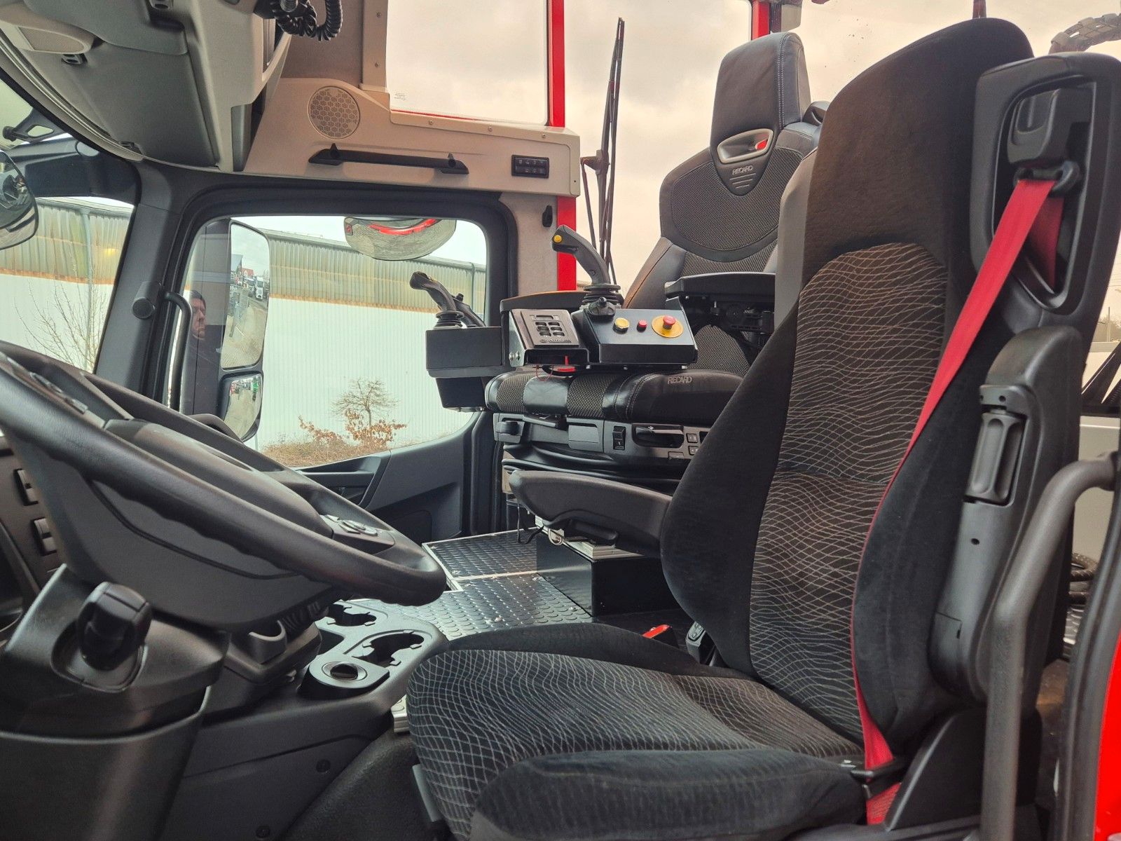 Fahrzeugabbildung Mercedes-Benz TUROX 8x8 Eschlböck Biber 92 Holzhacker / 1.512h