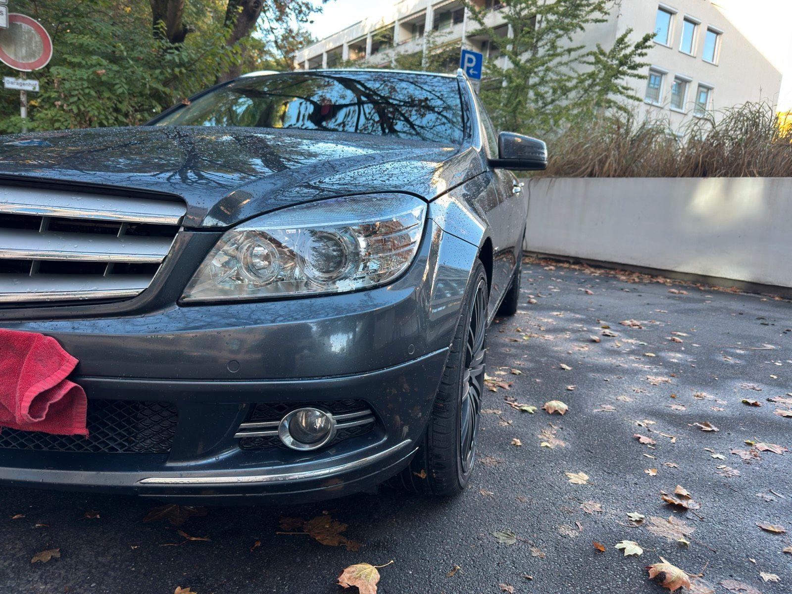 Mercedes-Benz C250 2010 — interior
