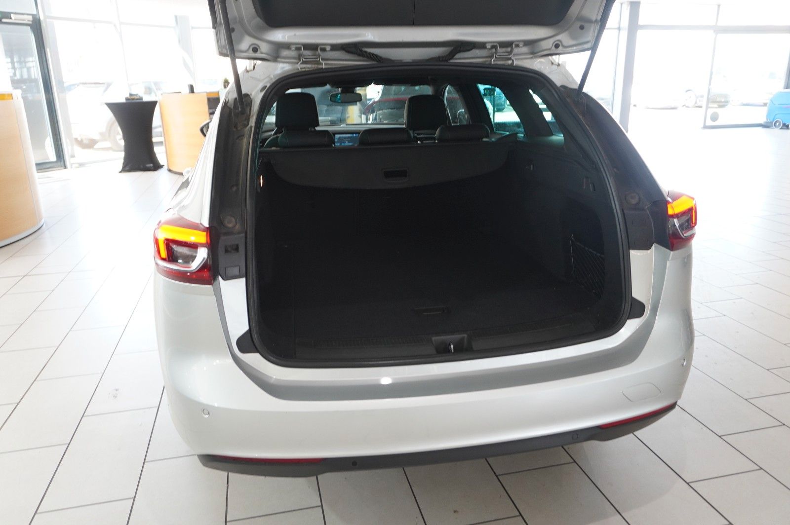 Fahrzeugabbildung Opel Insignia B ST 1.5D ELEGANCE NAVI/LED/KAMERA/DAB+