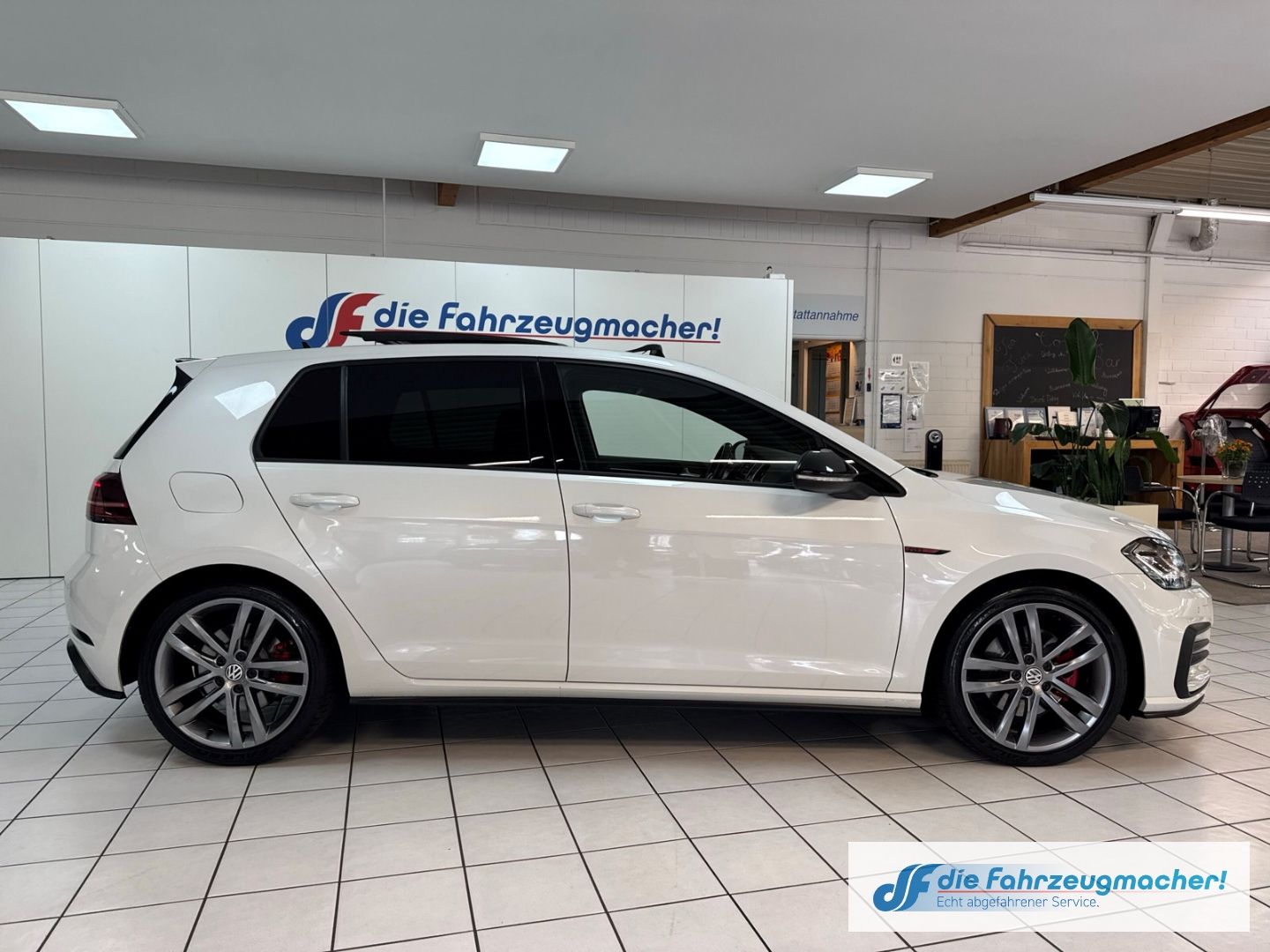 Fahrzeugabbildung Volkswagen Golf VII GTI DSG TOP-Panodach Navi VOLL-LED ACC