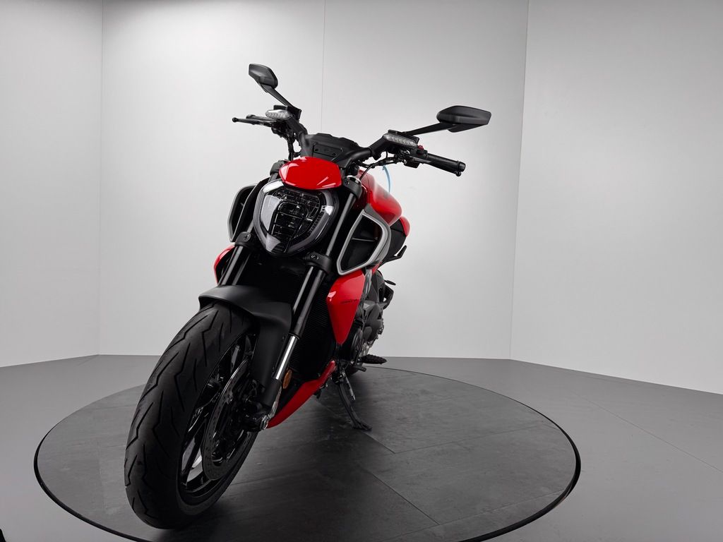 Fahrzeugabbildung Ducati DIAVEL V4 *0KM