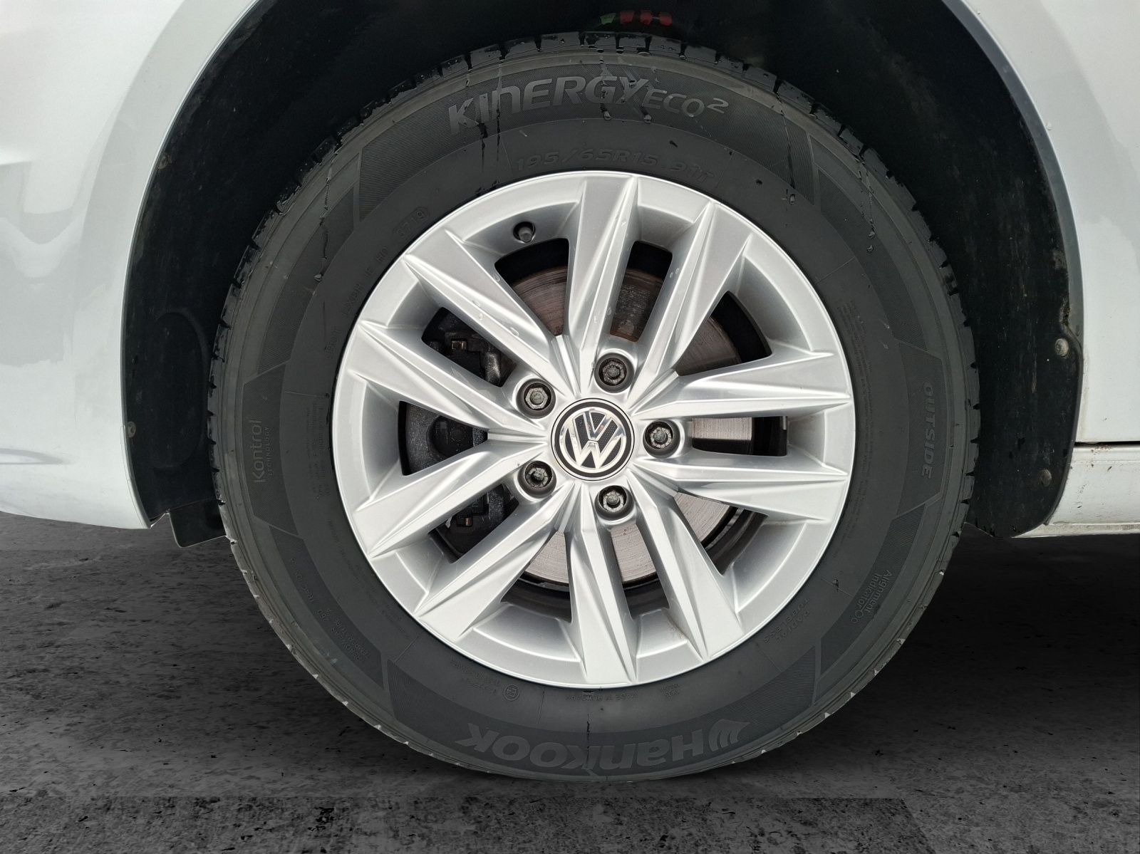 Fahrzeugabbildung Volkswagen Caddy TDI Comfortline Navi APP GRA PDC SHZ Clima
